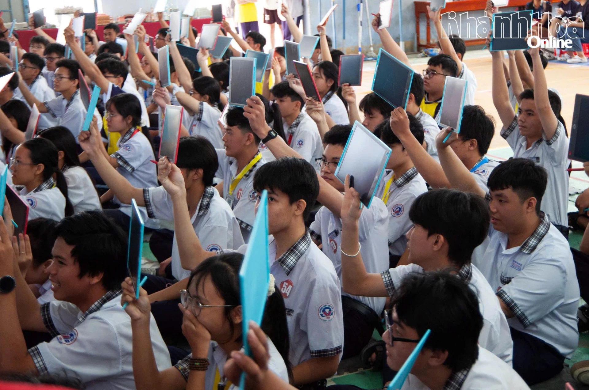 Các thí sinh tham gia cuộc thi Chuông vàng Vật lý.