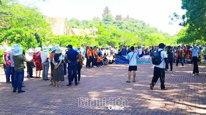 Hai ngày đầu nghỉ Tết dương lịch: Di tích quốc gia đặc biệt Tháp Pô Klong Garai đón hơn 1.700 lượt khách