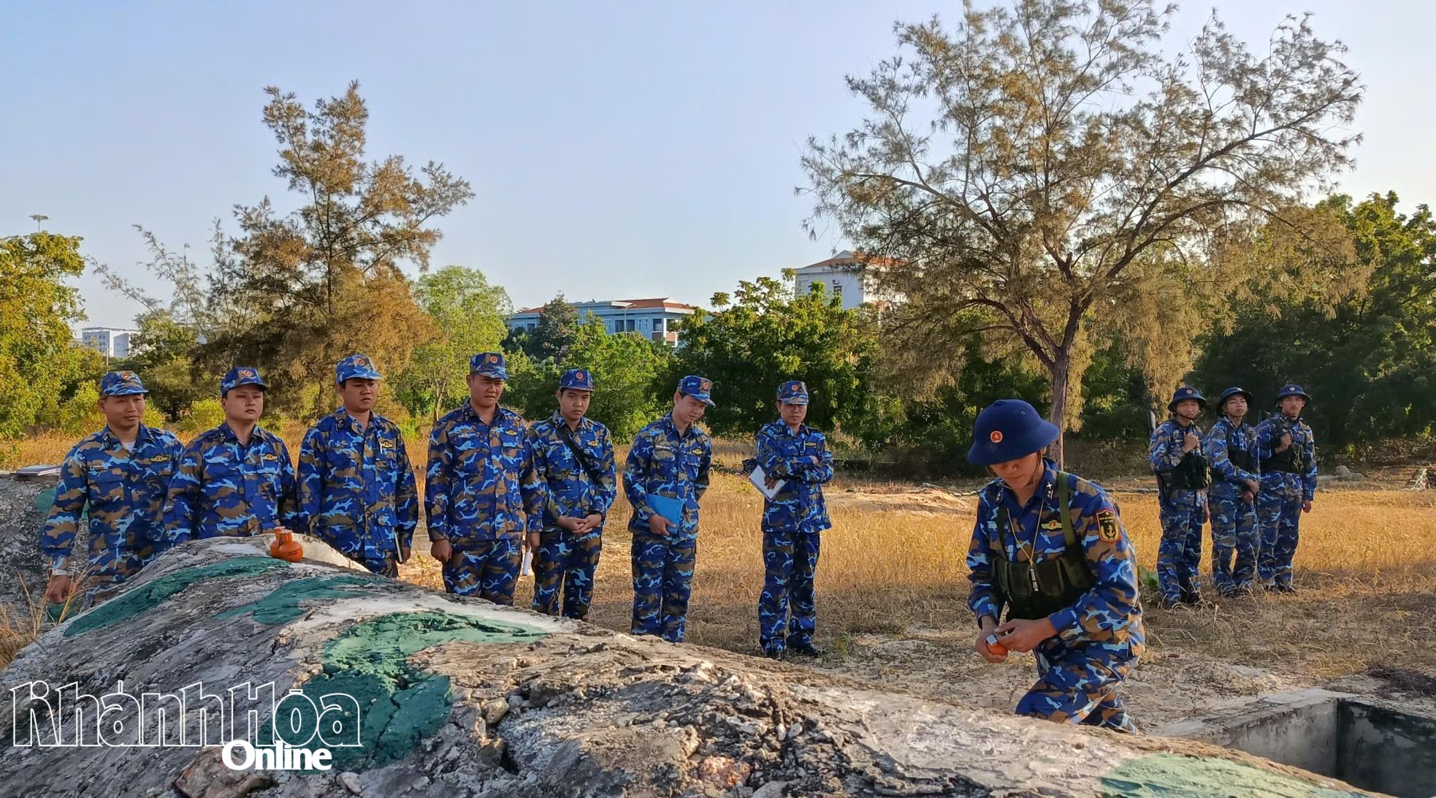 Thống nhất nội dung động tác ném lựu đạn