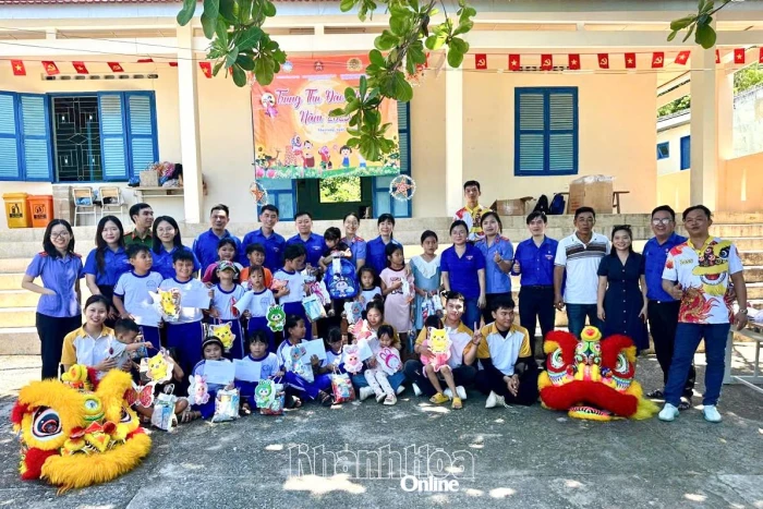 Youth dedicated to community development