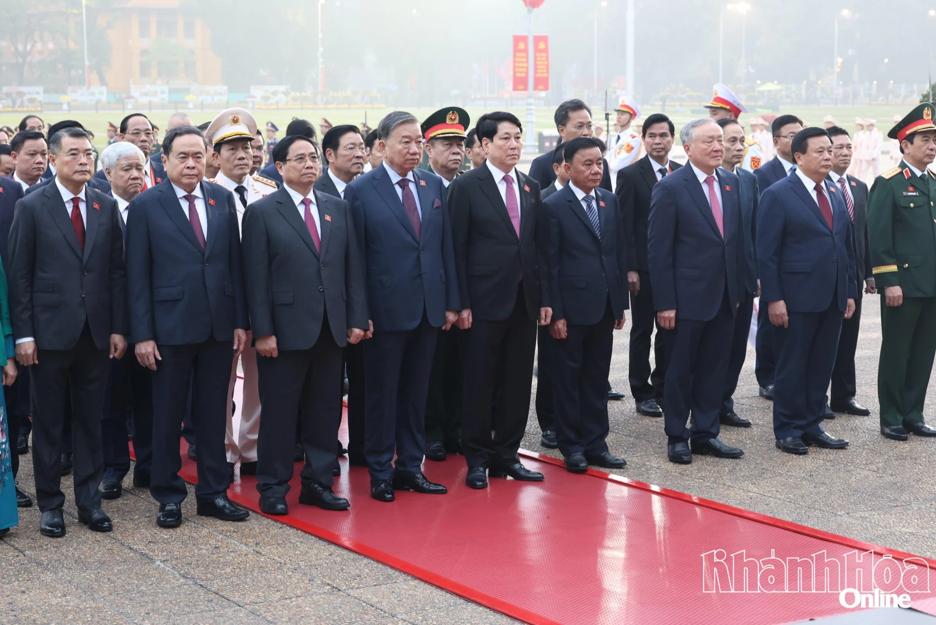 Các đồng chí lãnh đạo Đảng, Nhà nước thành kính tưởng nhớ Chủ tịch Hồ Chí Minh.