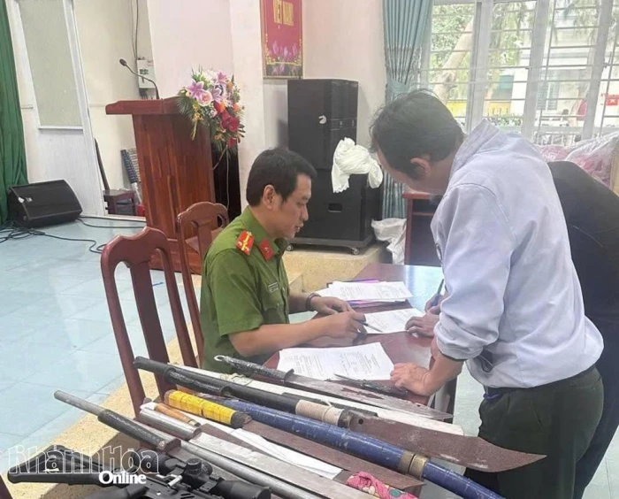 UBND tỉnh Khánh Hòa kêu gọi toàn dân tham gia cuộc vận động giao nộp vũ khí, vật liệu nổ và pháo