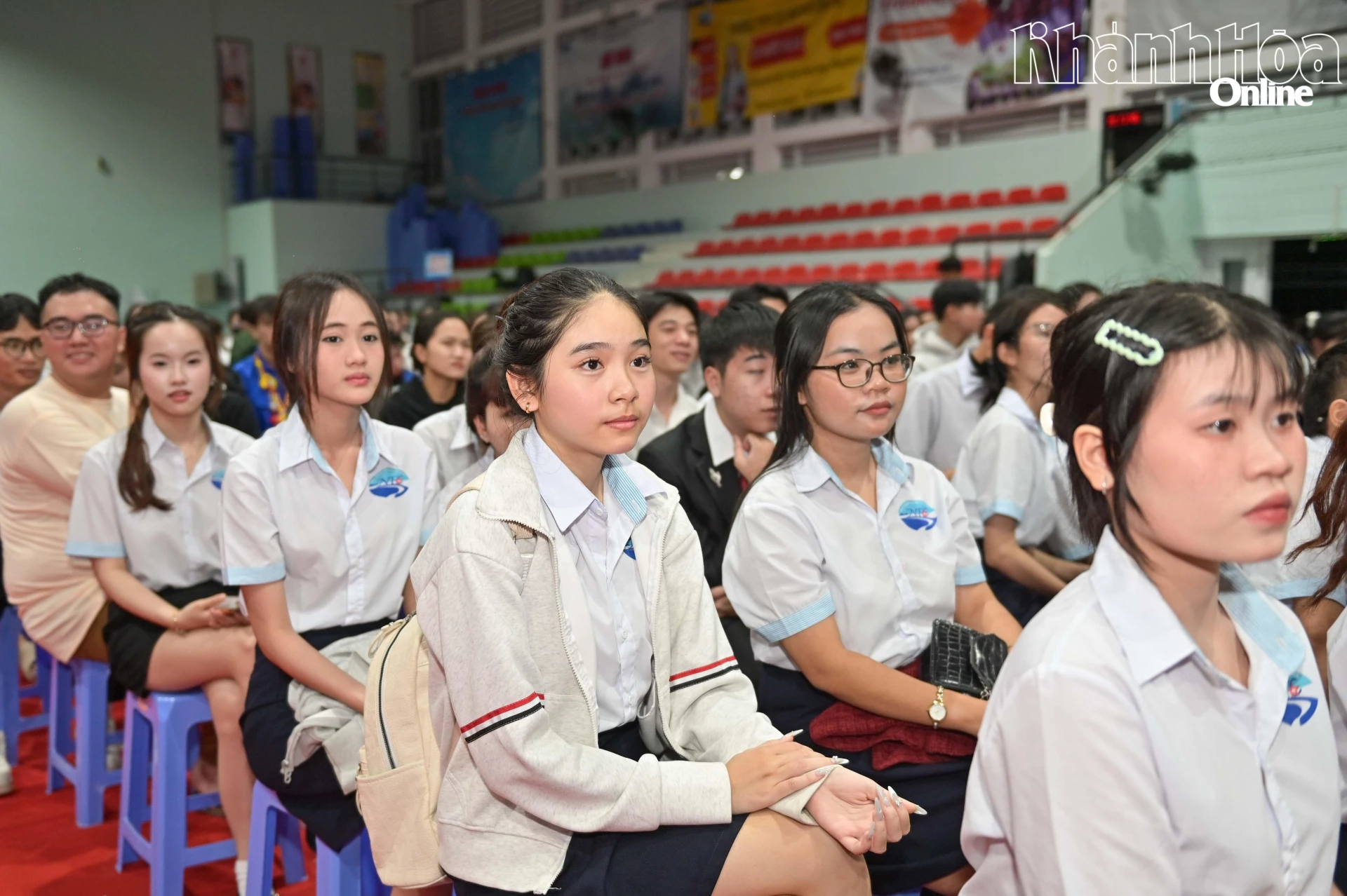 Chương trình kỷ niệm 76 năm Ngày truyền thống học sinh, sinh viên và Hội Sinh viên Việt Nam thu hút đông đảo học sinh, sinh viên tham gia.