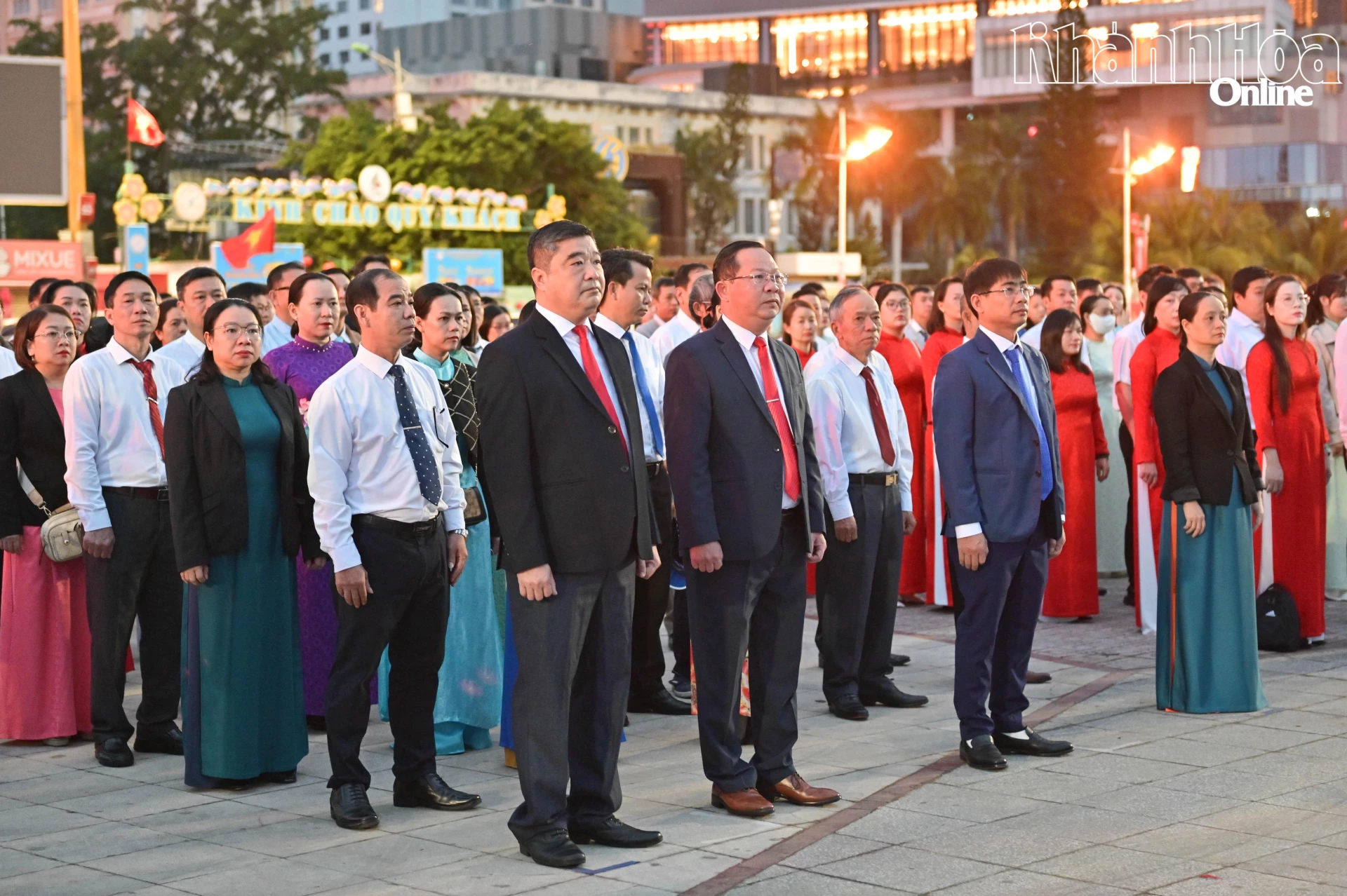 Lãnh đạo phường Nha Trang tham dự lễ chào cờ.