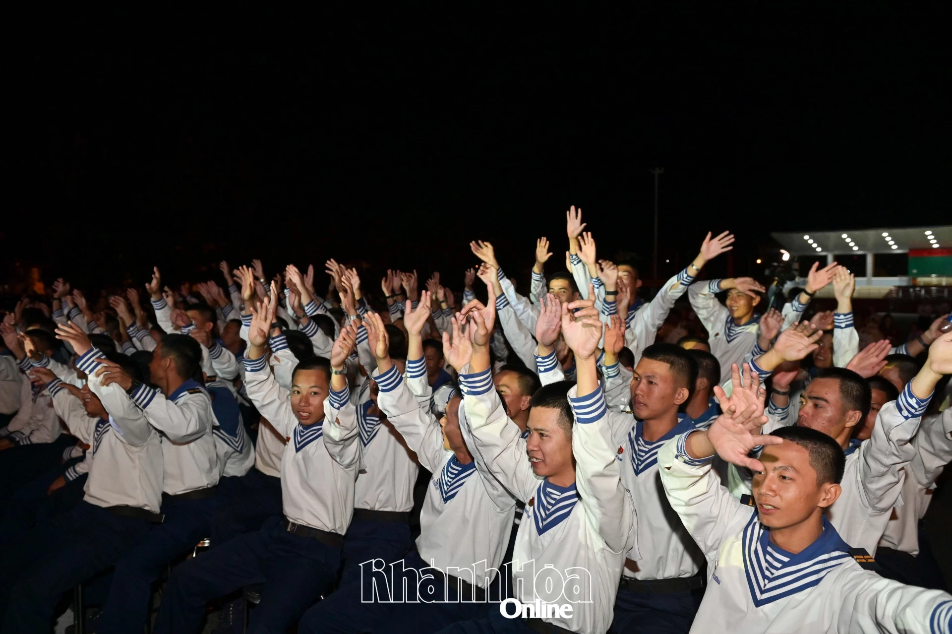 Đông đảo chiến sĩ Lữ đoàn 146, Vùng 4 Hải quân sôi nổi tham gia chương trình.