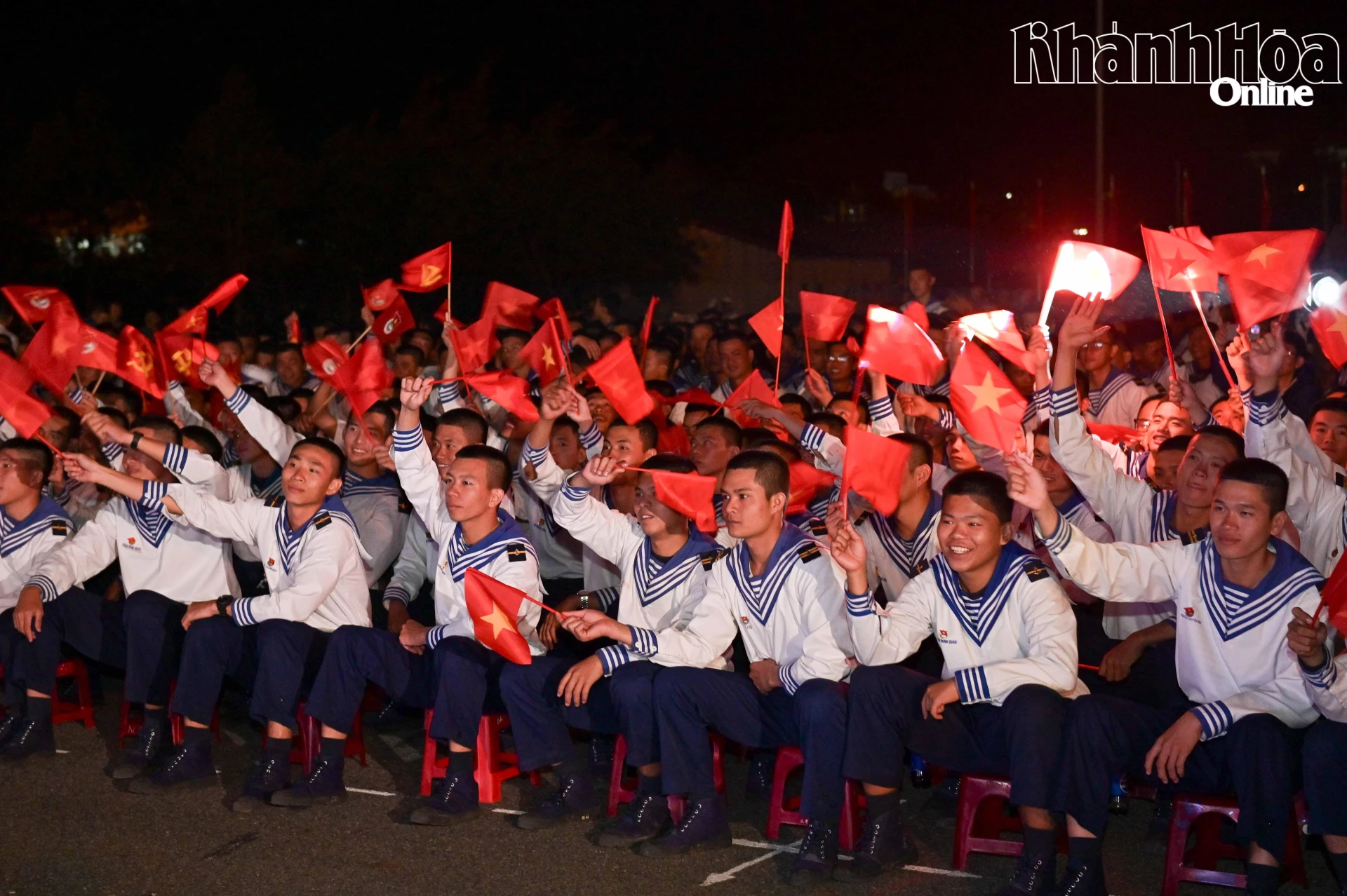 Các chiến sĩ trẻ hào hứng tham gia chương trình.
