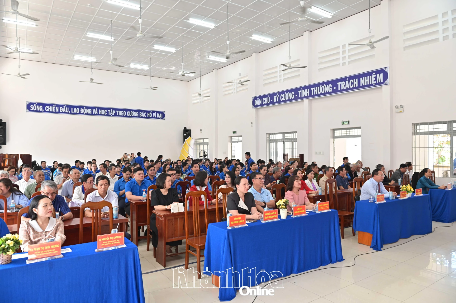 Quang cảnh hội nghị.