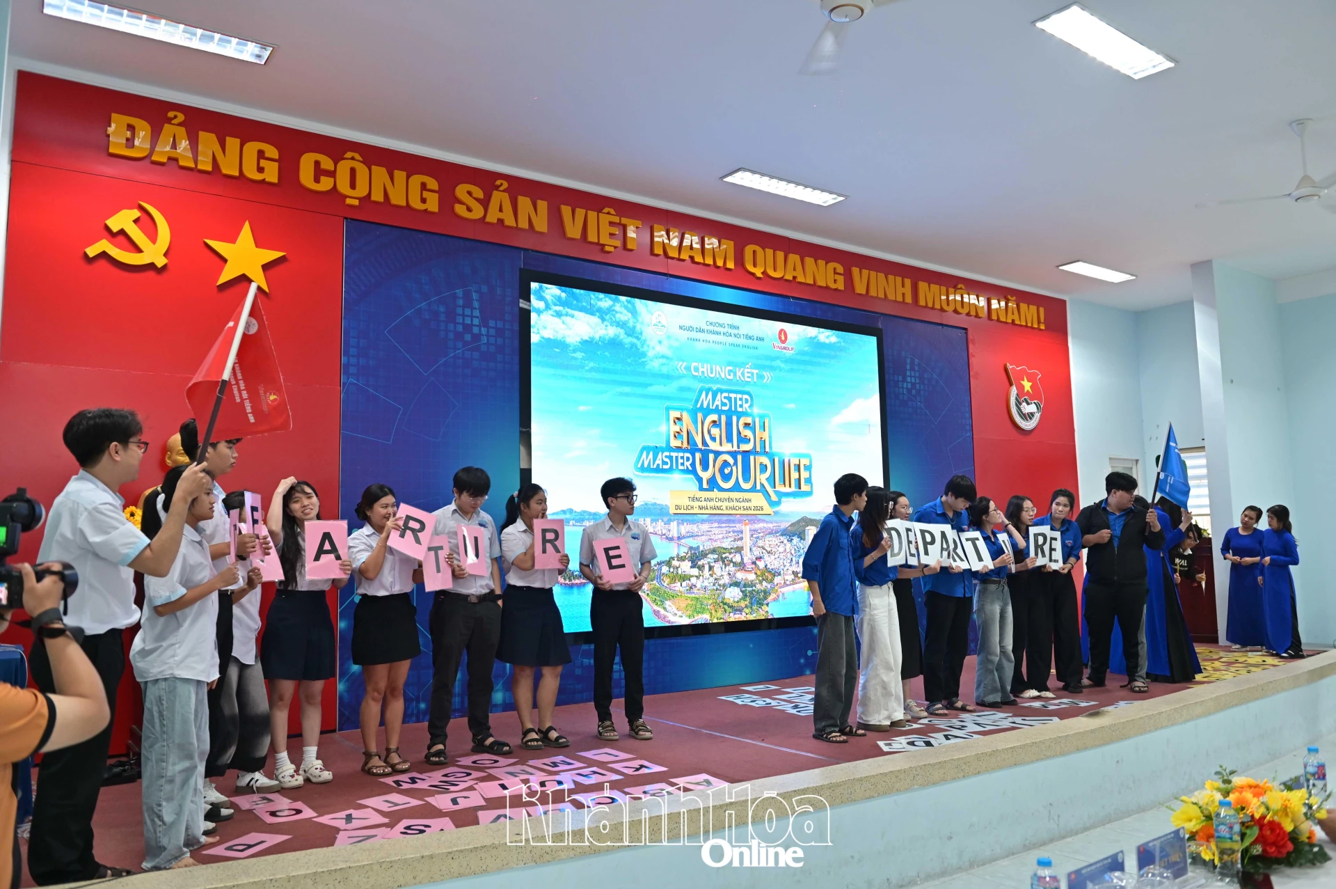 Thi tài xếp chữ thành từ.