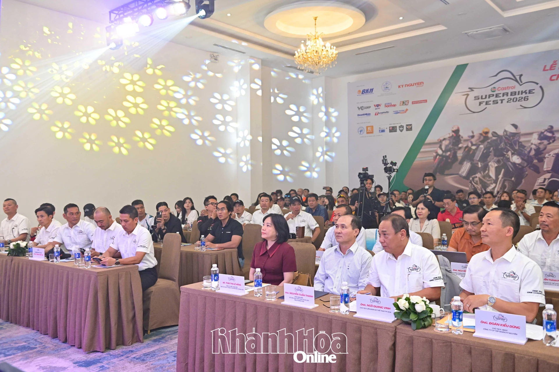 Quang cảnh buổi họp báo.