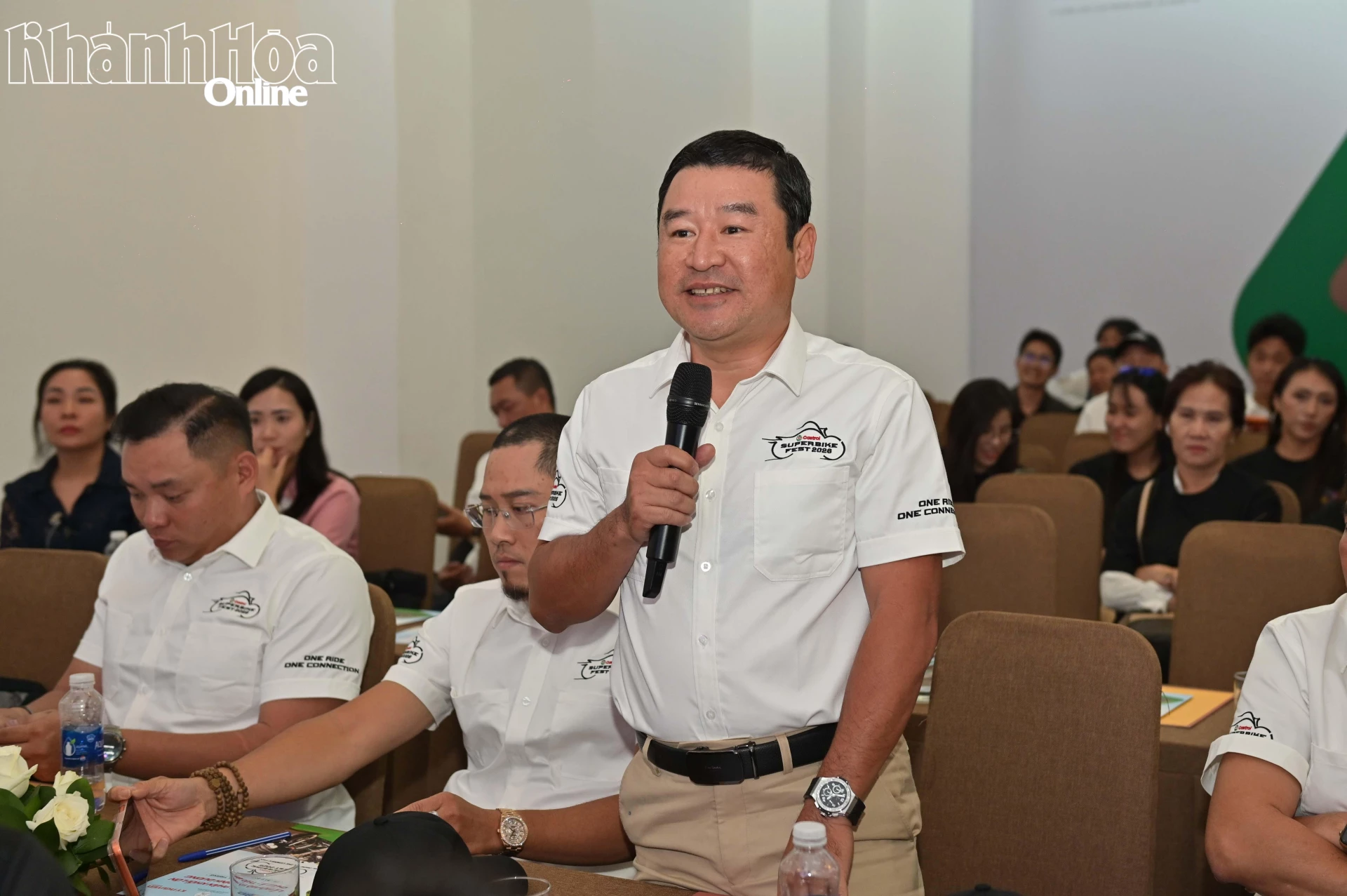 Đại diện các câu lạc bộ nêu câu hỏi đến Ban tổ chức liên quan đến công tác đảm bảo an ninh, an toàn tại sự kiện.