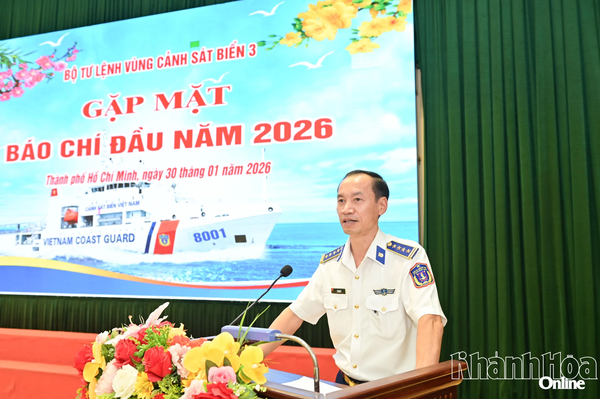 Đại tá Lê Văn Tú chủ trì gặp mặt.