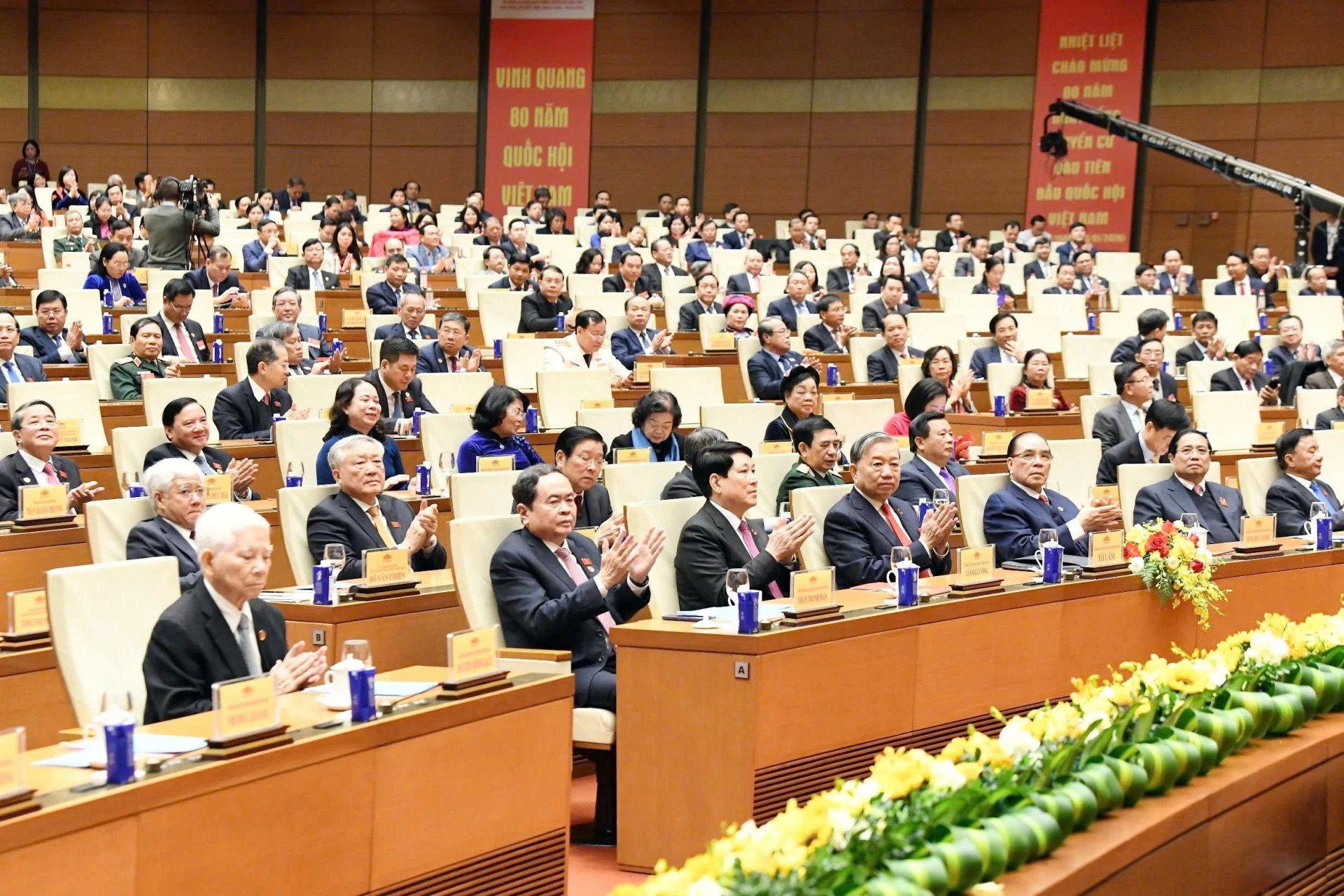 Tổng Bí thư Tô Lâm, nguyên Tổng Bí thư Nông Đức Mạnh; nguyên Chủ tịch nước Nguyễn Minh Triết, Chủ tịch nước Lương Cường, Thủ tướng Chính phủ Phạm Minh Chính; Chủ tịch Quốc hội Trần Thanh Mẫn và các đại biểu dự Lễ kỷ niệm (Ảnh Báo Đại biểu Nhân dân)