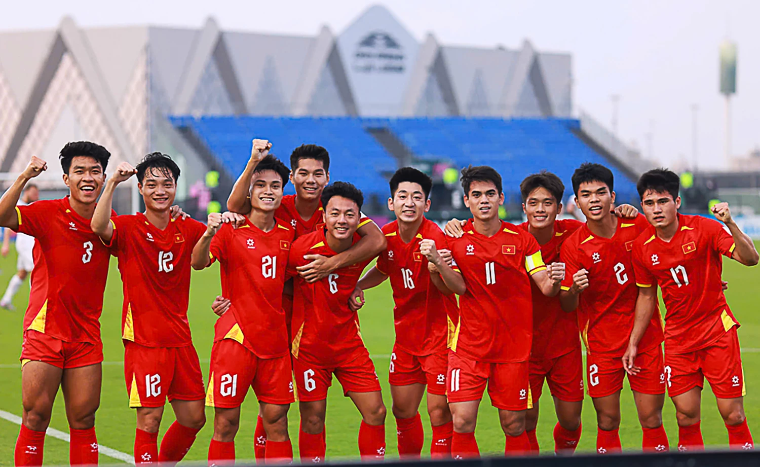 Các cầu thủ U23 Việt Nam trong niềm vui giành chiến thắng trước U23 Kyrgyzstan. (nguồn: VFF)