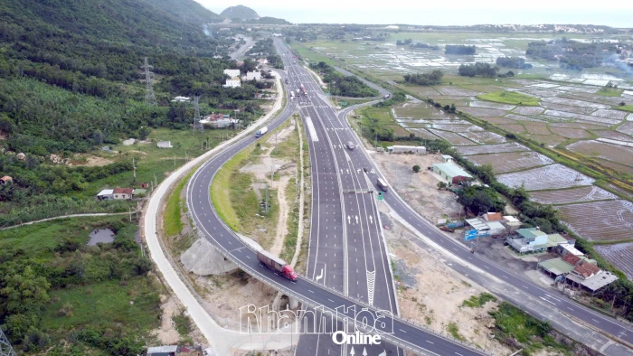 Thúc đẩy phát triển hạ tầng giao thông, xây dựng