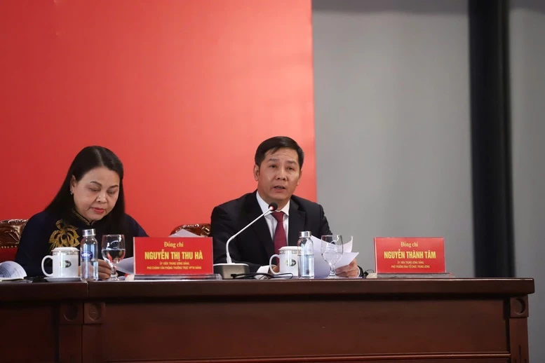 Phó Trưởng Ban Tổ chức Trung ương Nguyễn Thành Tâm thông tin về công tác chuẩn bị nhân sự cho Đại hội XIV của Đảng - Ảnh: VGP/Vũ Phong

