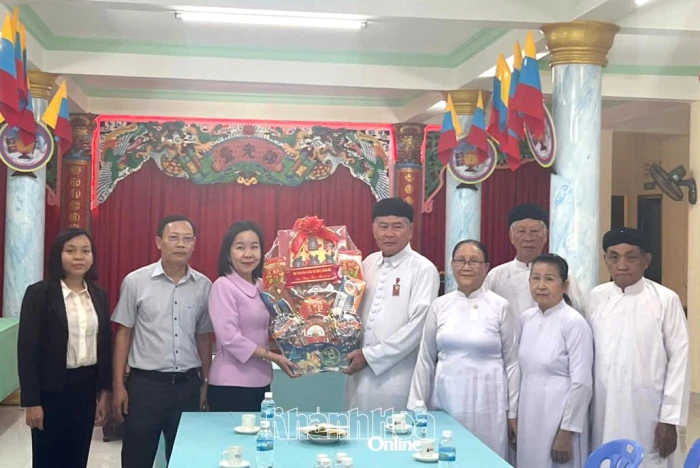 Lãnh đạo Ban Tuyên giáo và Dân vận Tỉnh ủy Khánh Hòa thăm, chúc Tết các cơ sở tôn giáo