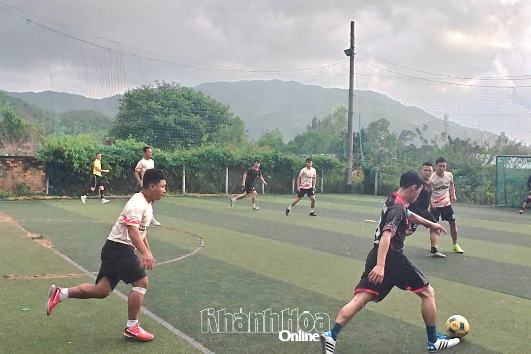 Các đội tham gia thi đấu.