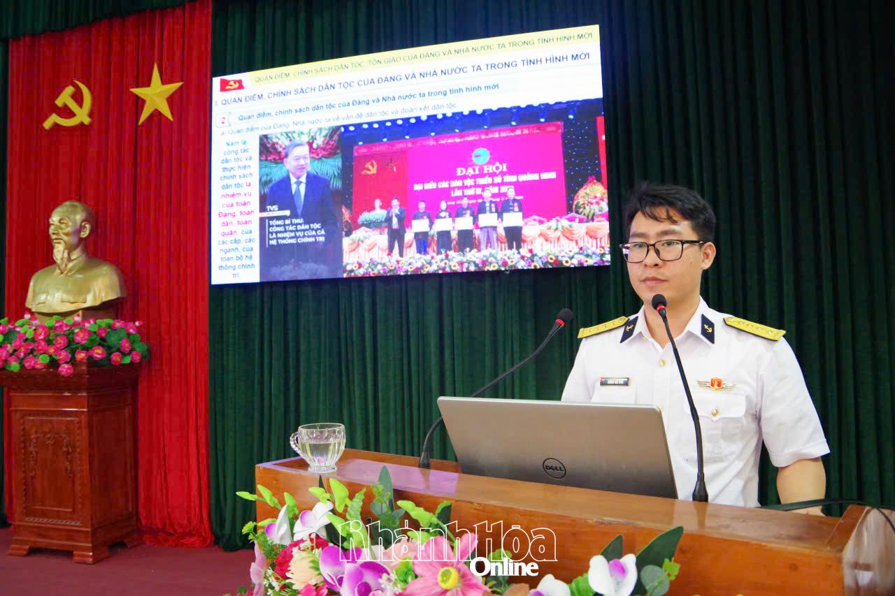 Thí sinh tham gia phần thi thực hành bài giảng.