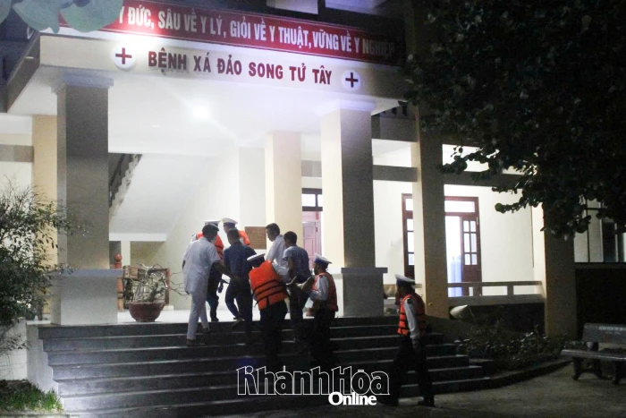 Bệnh xá đảo Song Tử Tây cấp cứu ngư dân bị giảm áp do lặn sâu