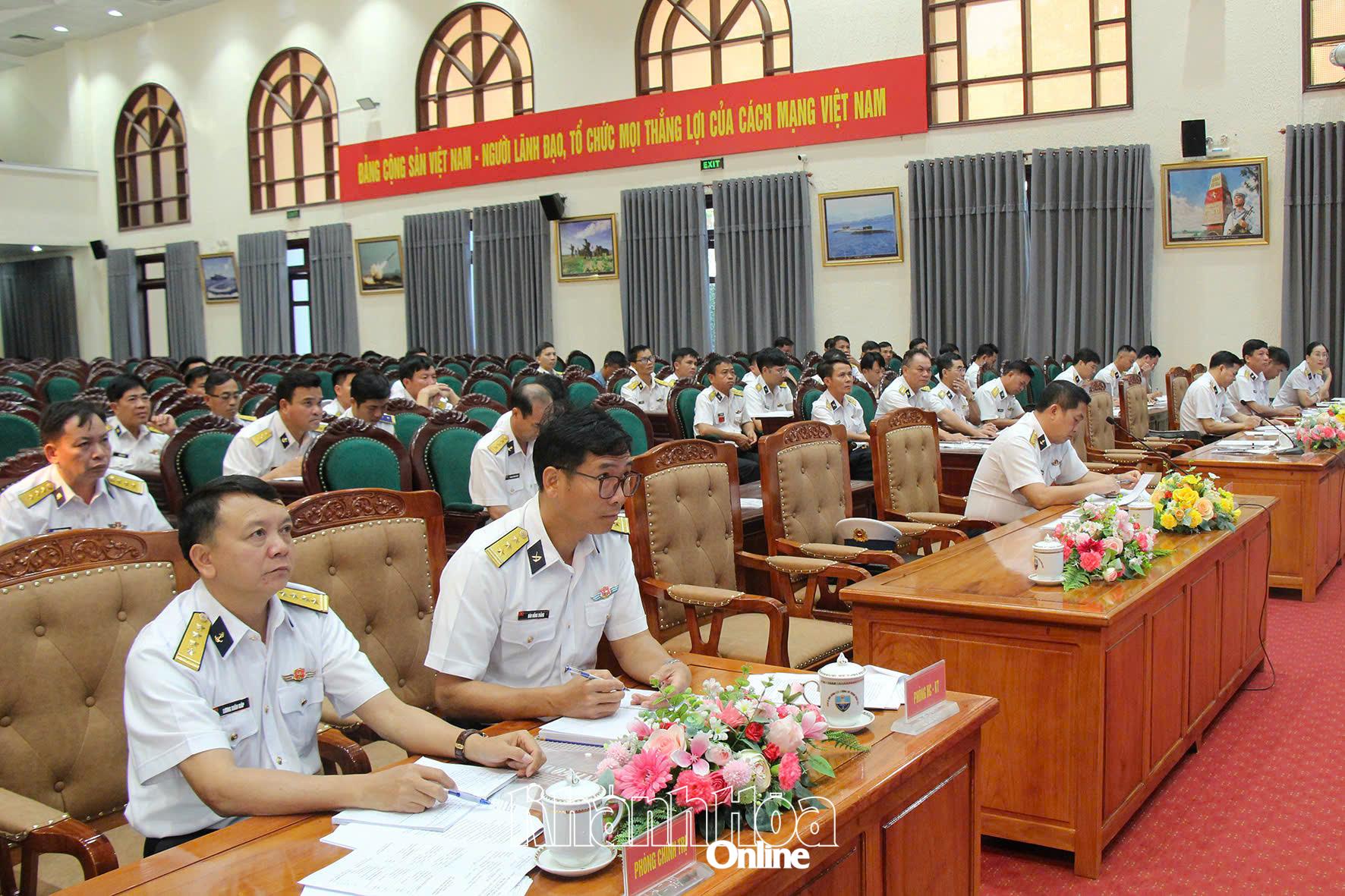 Các đại biểu dự hội nghị.