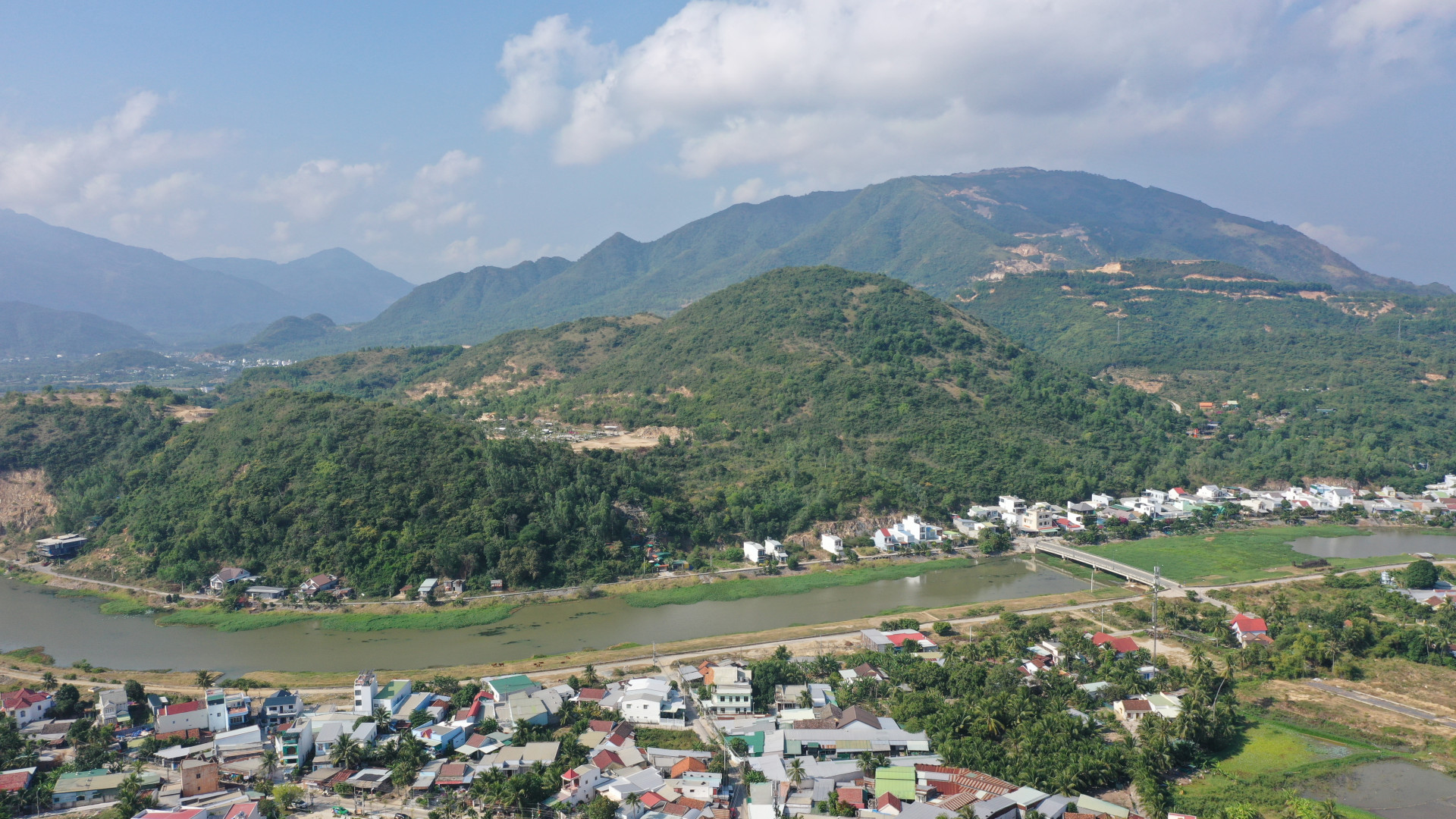 Khu vực đồi núi phía Tây TP. Nha Trang.