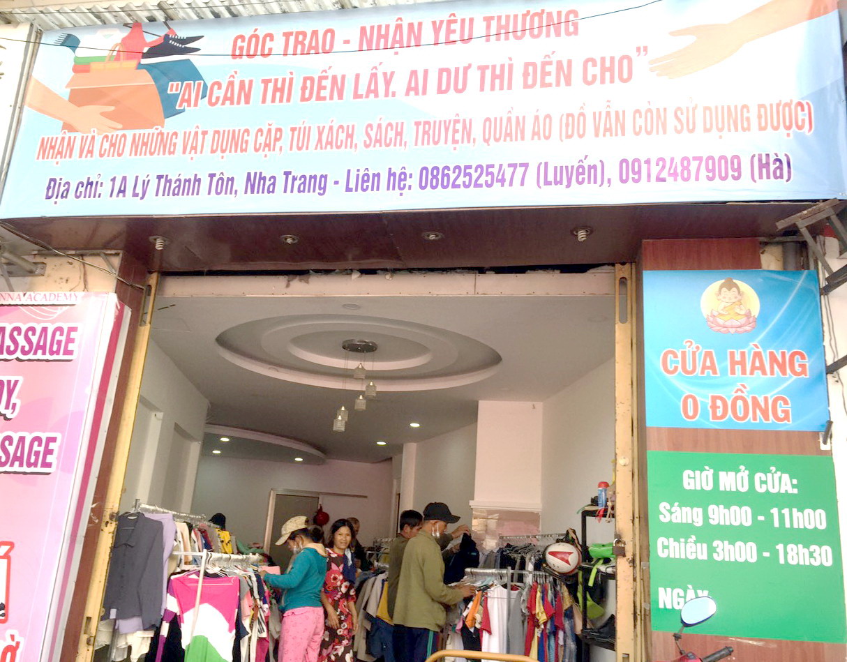 Cửa hàng 0 đồng ở địa chỉ 1A Lý Thánh Tôn, TP. Nha Trang hoạt động với phương châm “Ai cần thì đến lấy, ai dư thì đến cho.