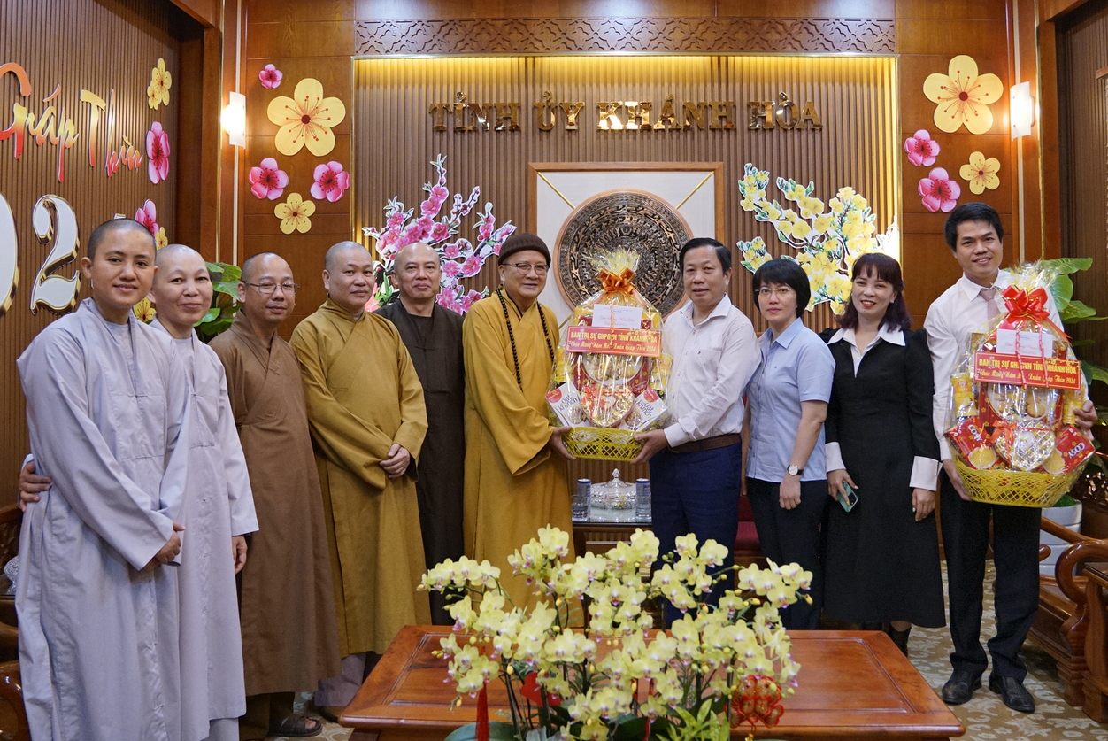 Phó Bí thư Tỉnh ủy Hà Quốc Trị tiếp Ban Trị sự Giáo Hội Phật giáo Việt Nam tỉnh đến thăm, chúc Tết