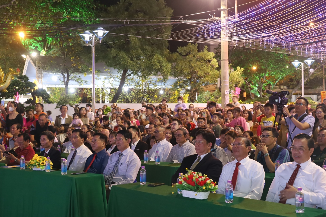The representatives attending the opening ceremony of Nha Trang-Khanh Hoa Spring Flower Festival 2024 

