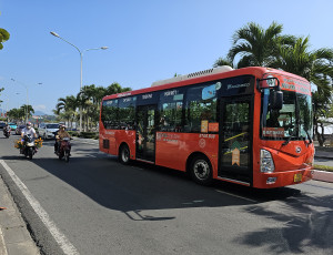 Xe buýt tuyến Nha Trang – Cam Ranh vẫn hoạt động trong Tết