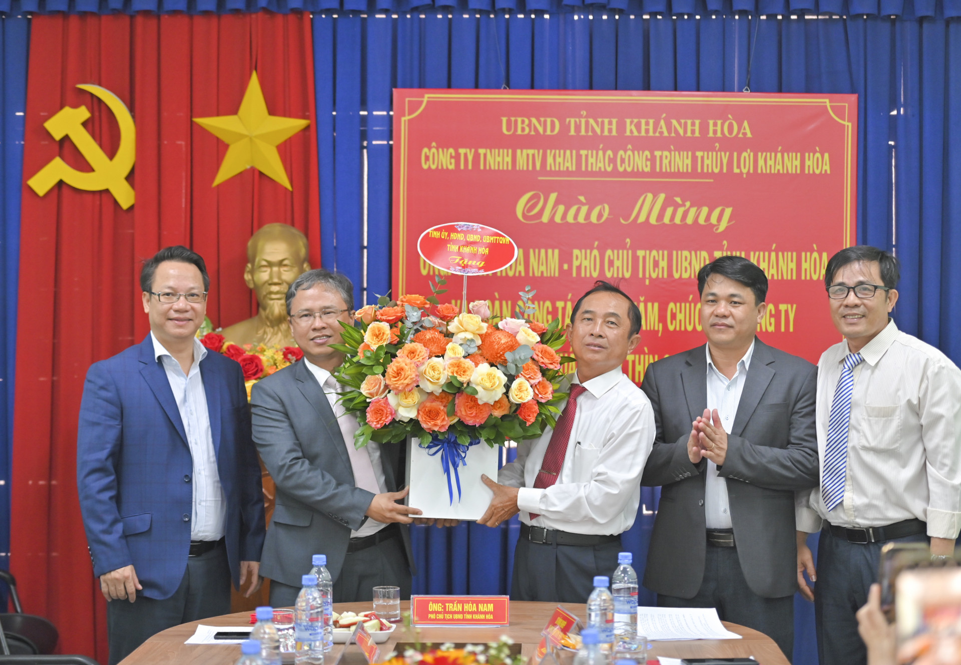 Ông Trần Hòa Nam chúc Tết Công ty TNHH MTV Khai thác công trình Thủy lợi Khánh Hòa.