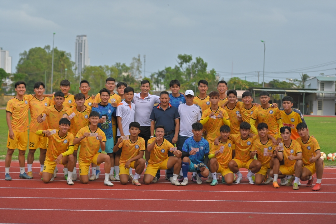 Khanh Hoa’s U19 football team 

