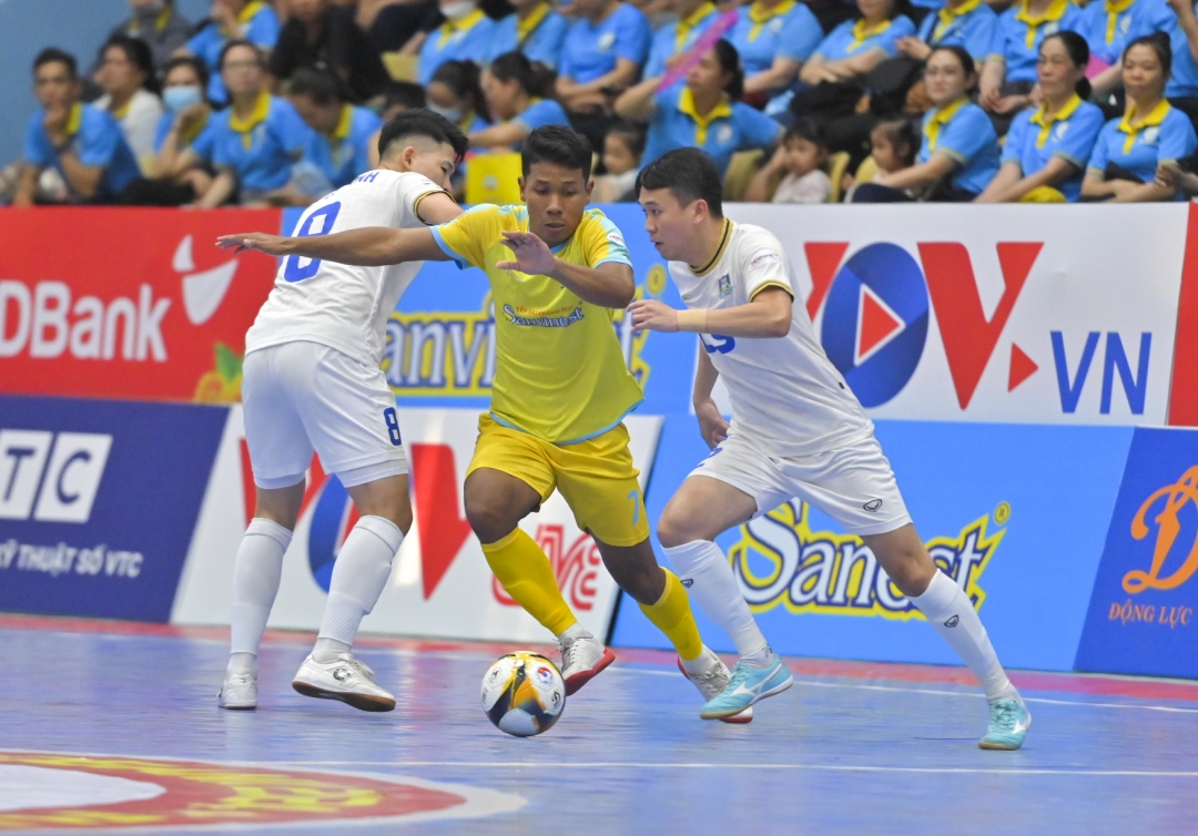 Sanvinest Khanh Hoa playing their first match of the 2024 season

