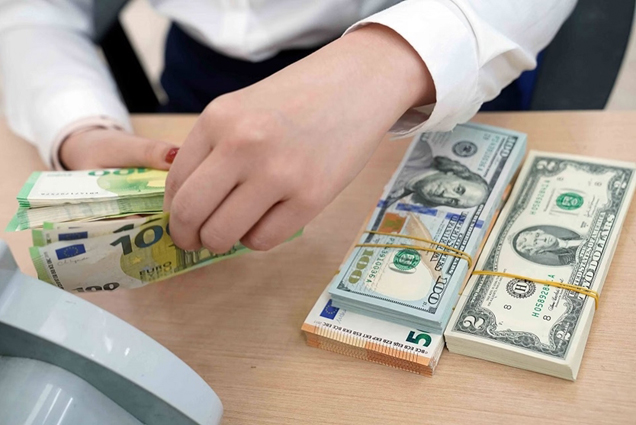 Tỷ giá USD hôm nay (3-2): Đồng USD tăng dựng đứng, chạm mốc 104