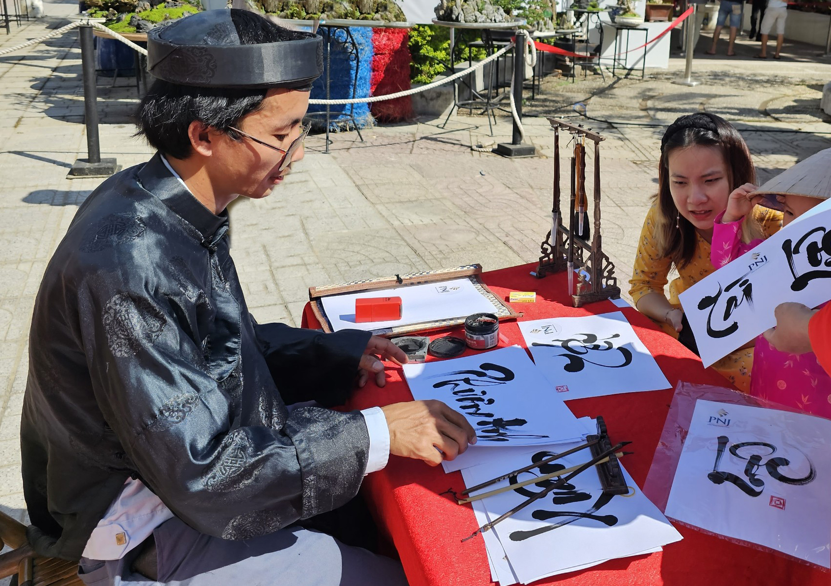 Hương sắc Tết Việt lên báo chí quốc tế