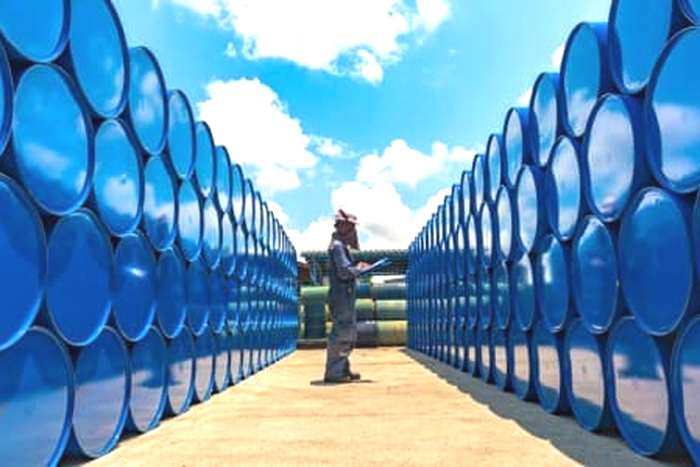 Giá xăng dầu hôm nay (17-2): Vượt  mốc 83 USD/thùng