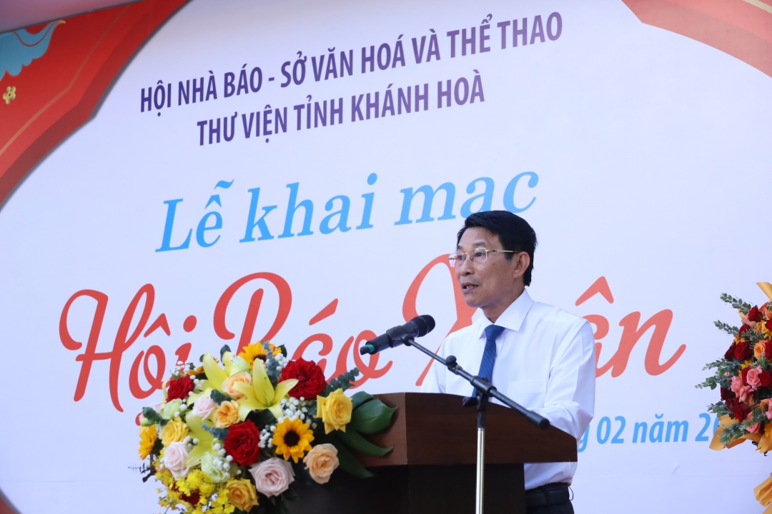 Dinh Van Thieu delivering speech at the opening ceremony

