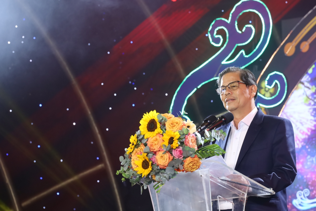 Nguyen Tan Tuan speaking at the opening ceremony of Happy Tet Nha Trang 2024 festival 

