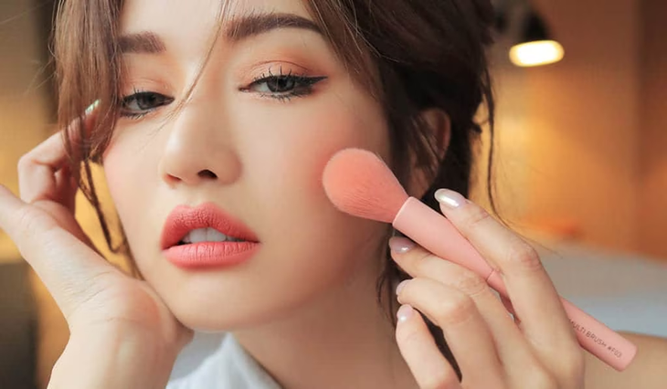 Phong cách makeup nhẹ nhàng, tự nhiên là lựa chọn phổ biến nhất trong dịp Tết