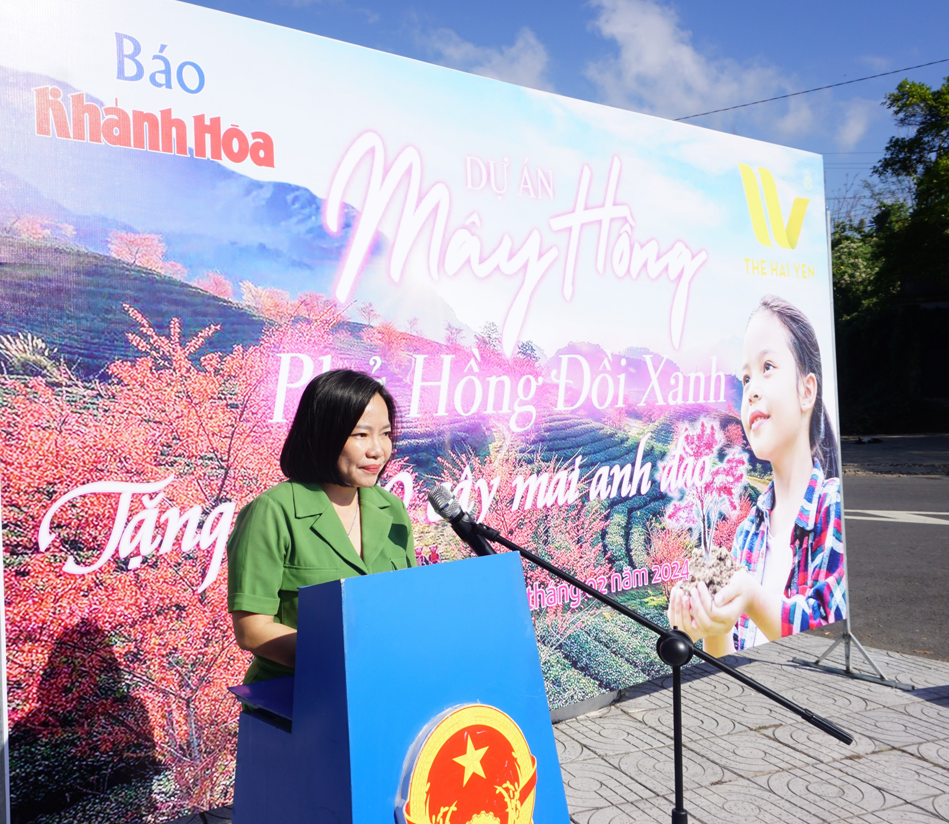 Bà Thái Thị Lệ Hằng - Bí thư Đảng ủy, Tổng Biên tập Báo Khánh Hòa phát biểu tại chương trình