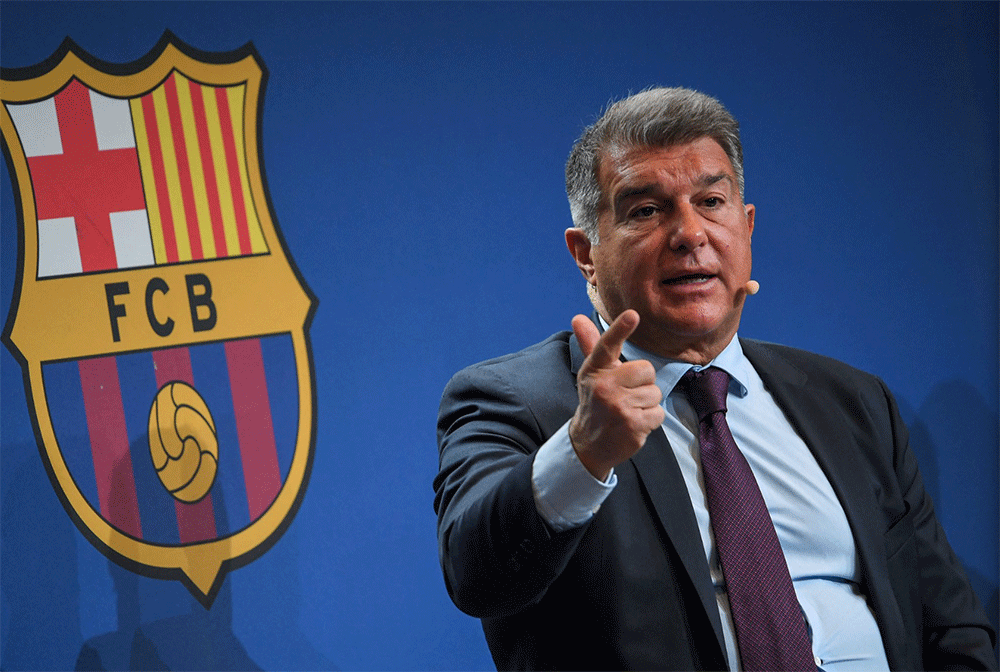 Chủ tịch Joan Laporta vẫn đang rất chật vật trong việc khôi phục kinh tế cho câu lạc bộ Barcelona.
