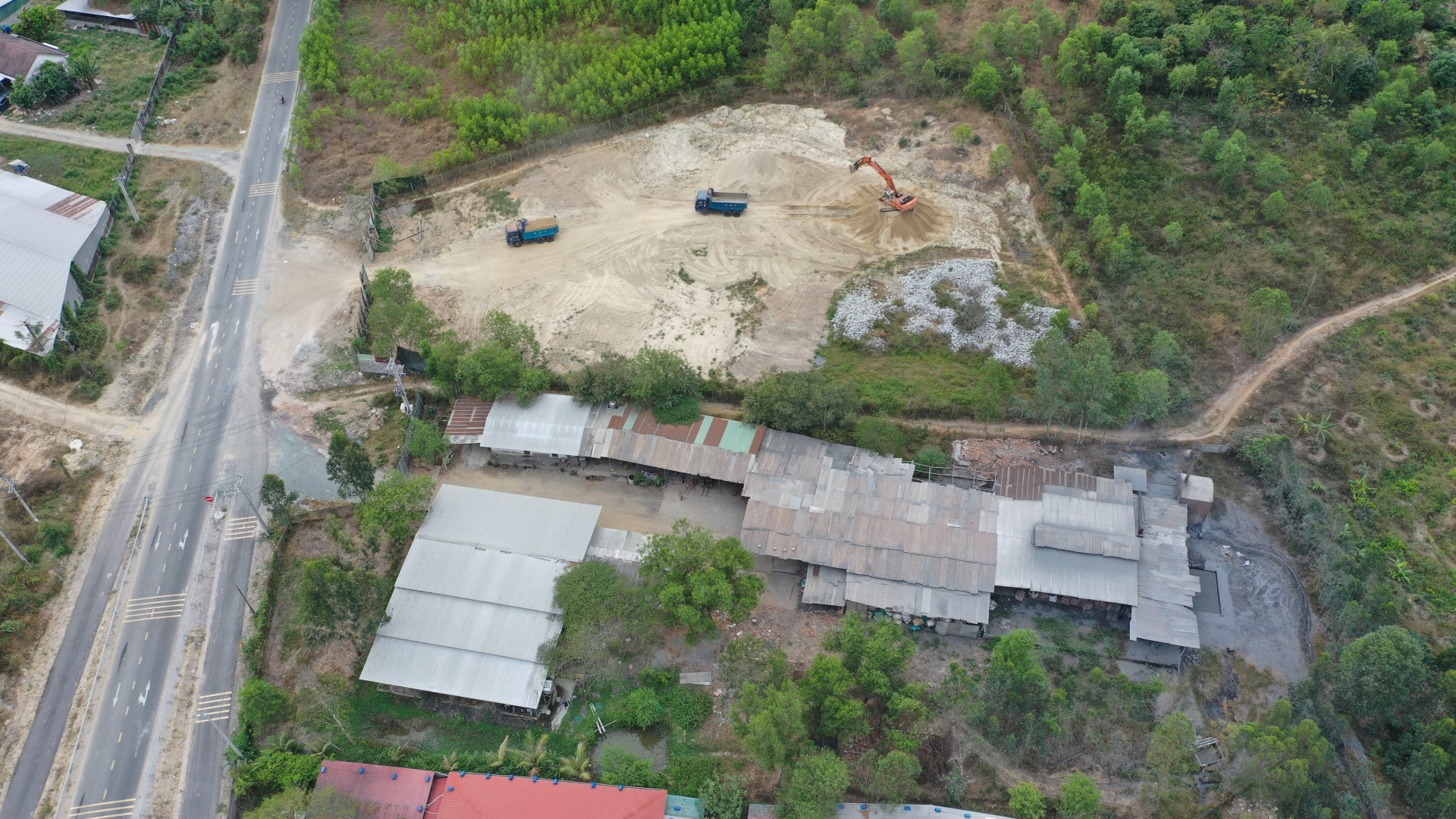 Cơ sở luyện nhôm An Nguyên xây dựng trái phép trên đất rừng tại xã Diên Thọ (huyện Diên Khánh).
