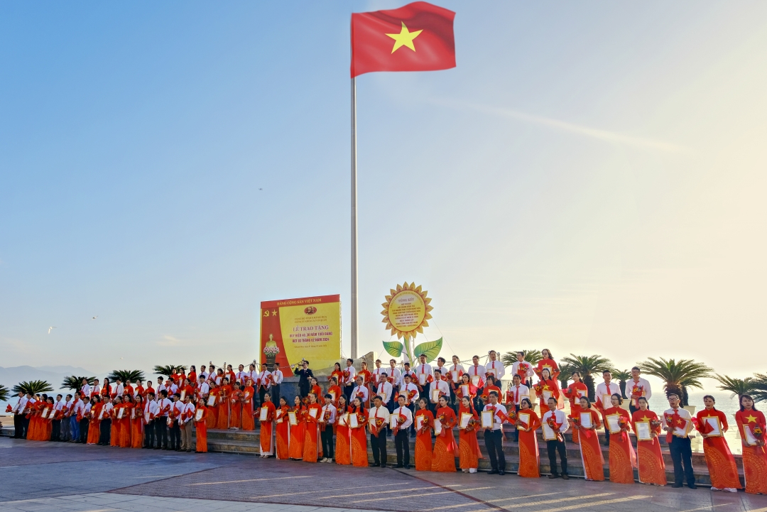 Kỷ niệm 94 năm Ngày thành lập Đảng Cộng sản Việt Nam (3-2-1930 - 3-2-2024): Nỗ lực phát triển đảng viên