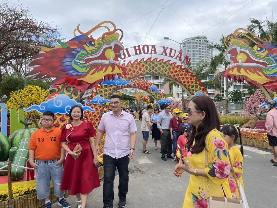 Hội hoa xuân Nha Trang - Khánh Hòa năm 2024 thu hút nhiều người dân và du khách


