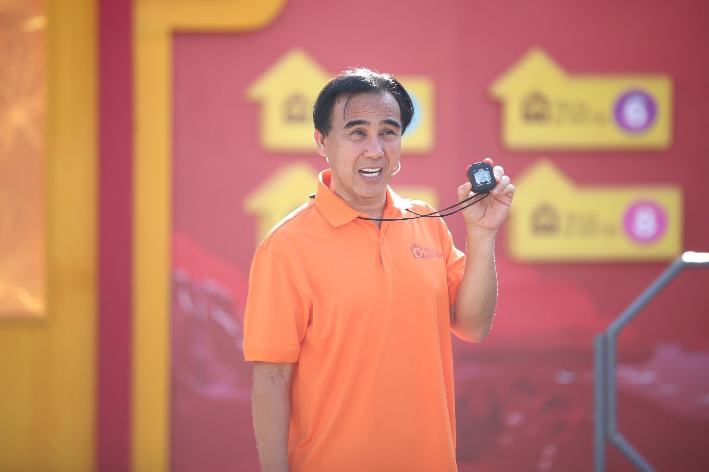 MC Quyền Linh dẫn dắt chương trình “Mái Ấm Gia Đình Việt” ghi hình tại Khánh Hòa