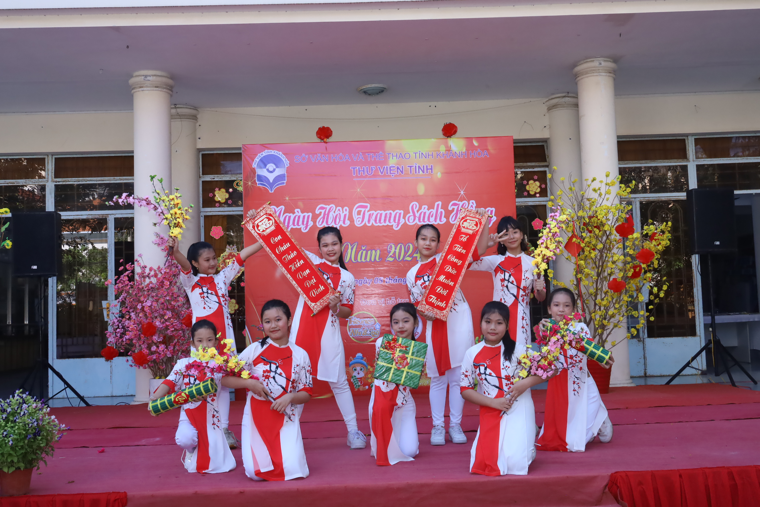 Ngày hội trang sách hồng ở Thư viện tỉnh Khánh Hòa