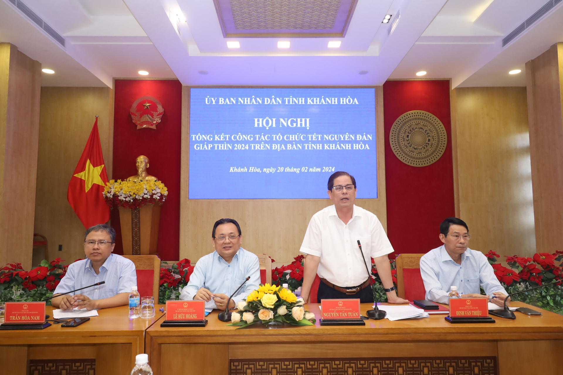 Ông Nguyễn Tấn Tuân chủ trì hội nghị tổng kết công tác tổ chức Tết Nguyên đán Giáp Thìn 2024.