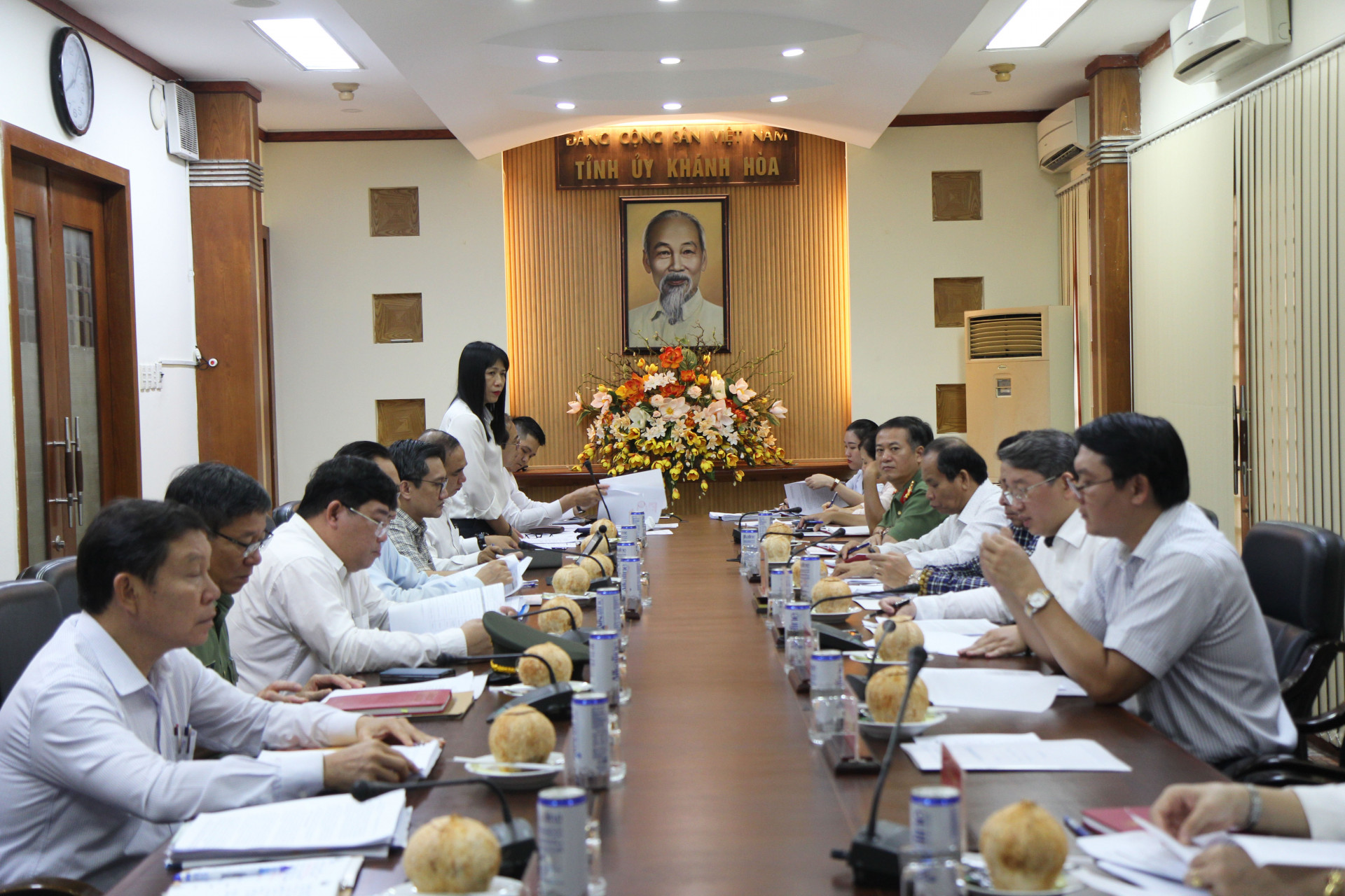 Đồng chí Nguyễn Như Hoa - Phó Trưởng ban Thường trực Ban Nội chính Tỉnh ủy báo cáo. 