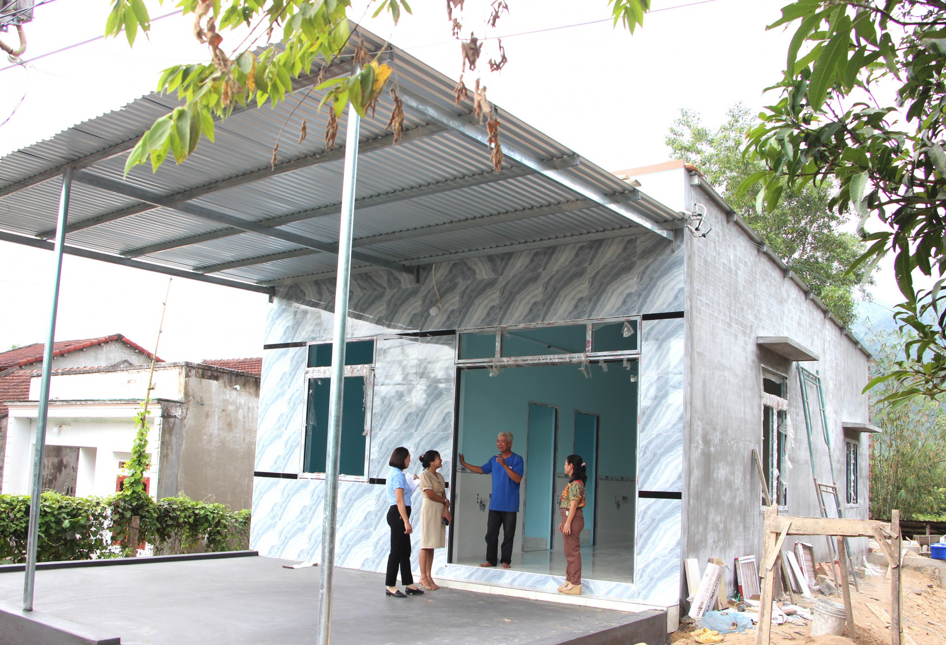 Trong năm 2023, nhiều hộ nghèo huyện Khánh Vĩnh được hỗ trợ xây nhà ở có sự đối ứng của hộ nghèo đã làm thay đổi nhận lực vươn lên thoát nghèo của người dân.
