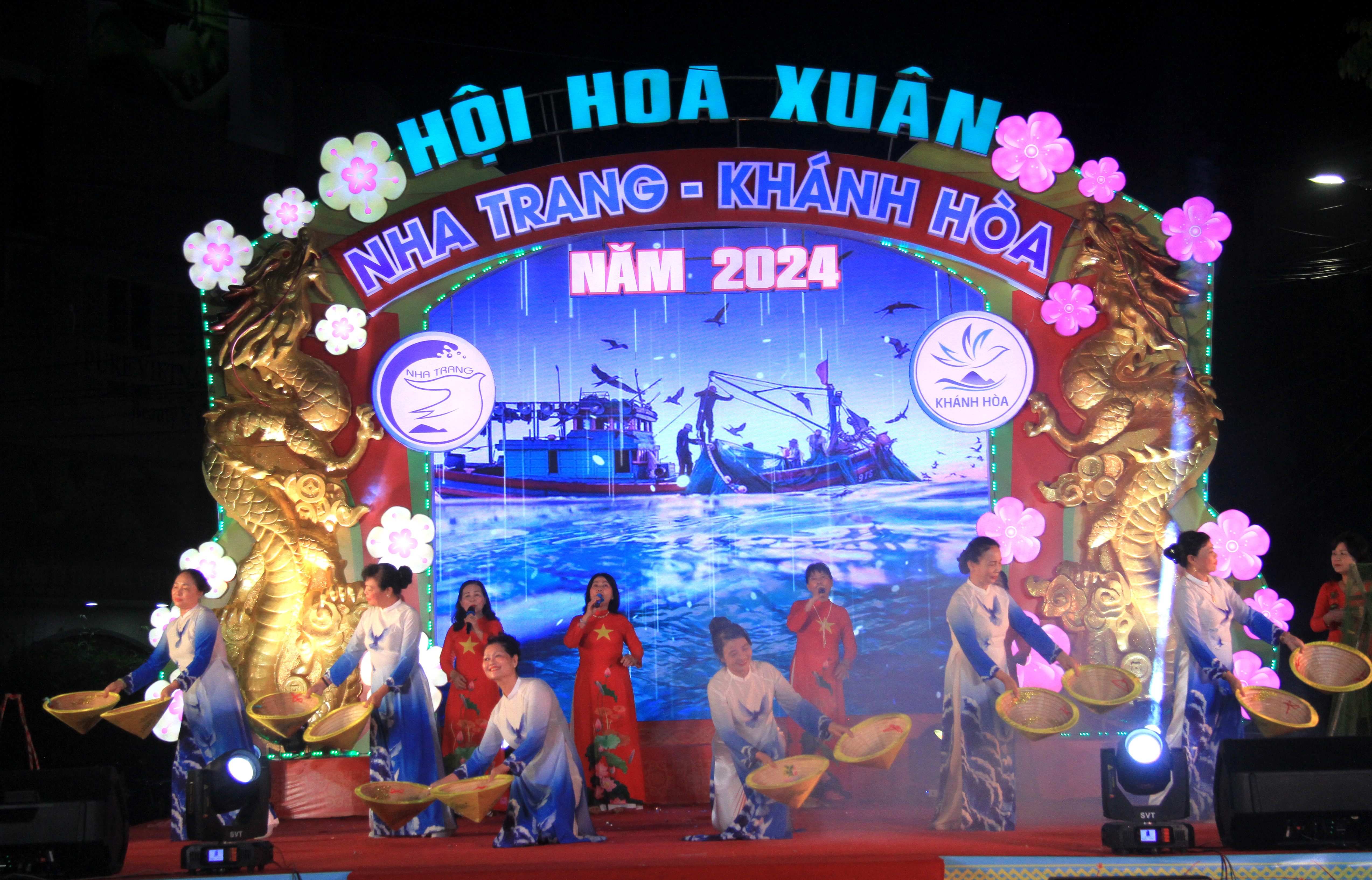 Tiết mục thi diễn "Khánh Hòa quê em" của đội Lộc Thọ - Vĩnh Hiệp.