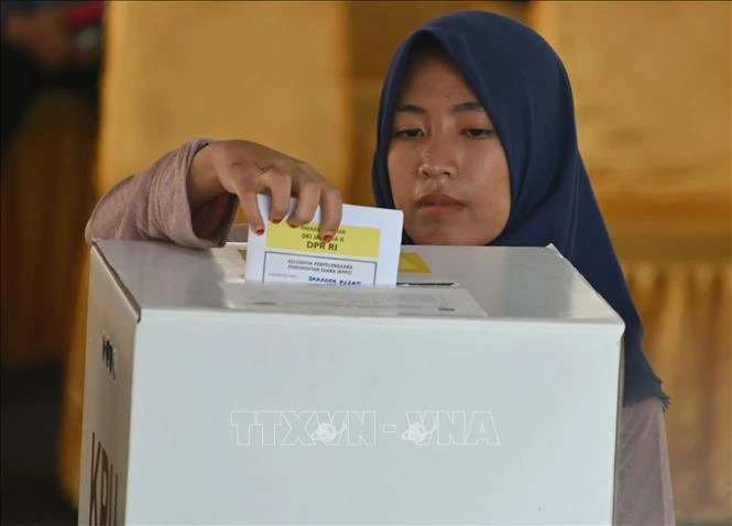 Cử tri Indonesia bỏ phiếu tại điểm bầu cử Tổng thống và bầu cử lập pháp ở Jakarta ngày 17/4/2019. (Ảnh tư liệu: AFP/TTXVN)

